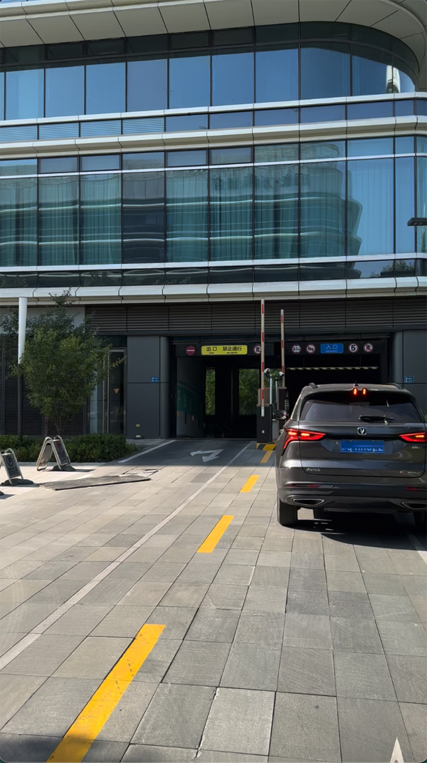 進出場全流程拍照存證，保障車主權益從不含糊
